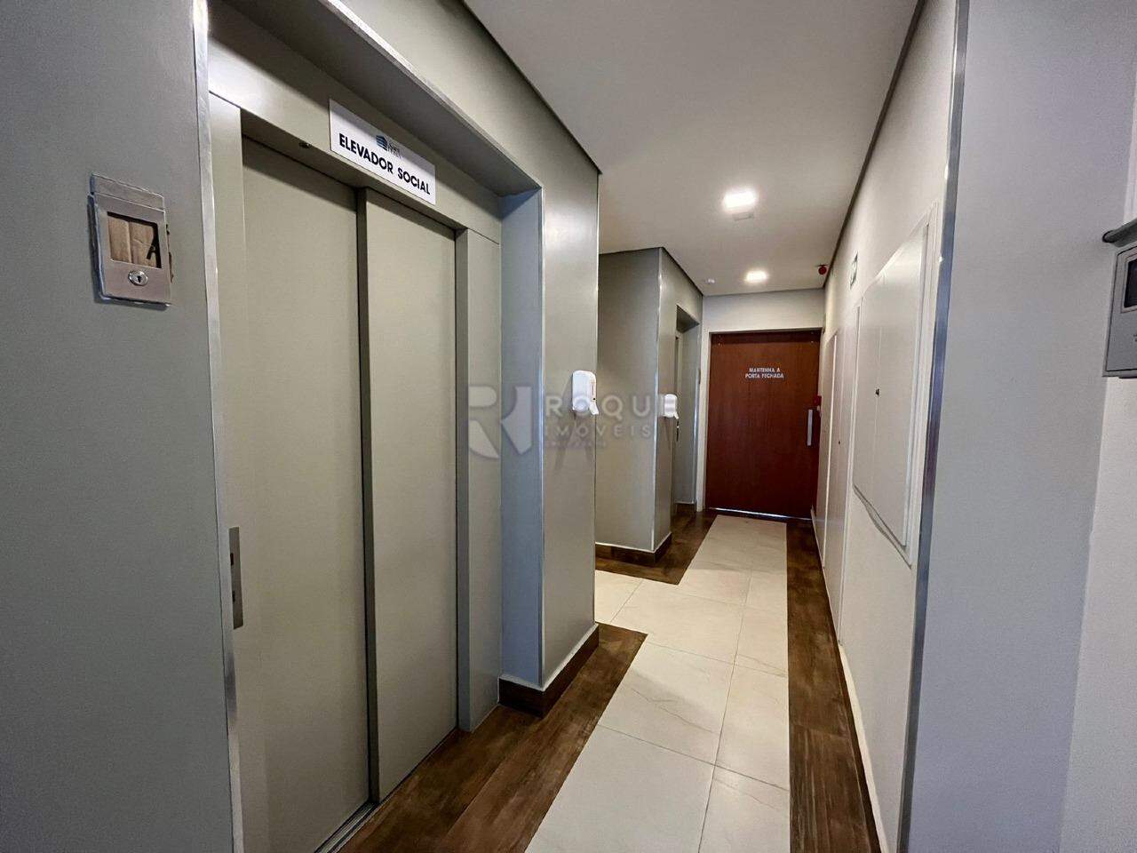 Apartamento à venda no bairro Centro: HALL ELEVADORES