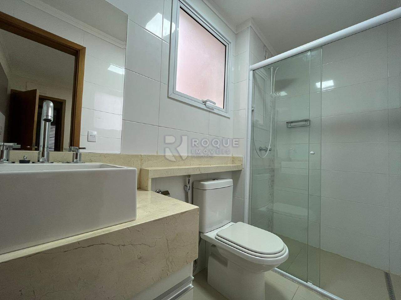 Apartamento à venda no bairro Centro: BANHEIRO SUÍTE 1