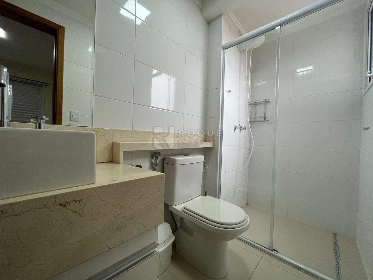 Apartamento à venda no bairro Centro: BANHEIRO SUÍTE 2