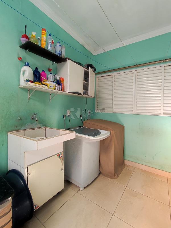 Casa Residencial à venda no bairro Jardim da Graminha: ÁREA DE SERVIÇO