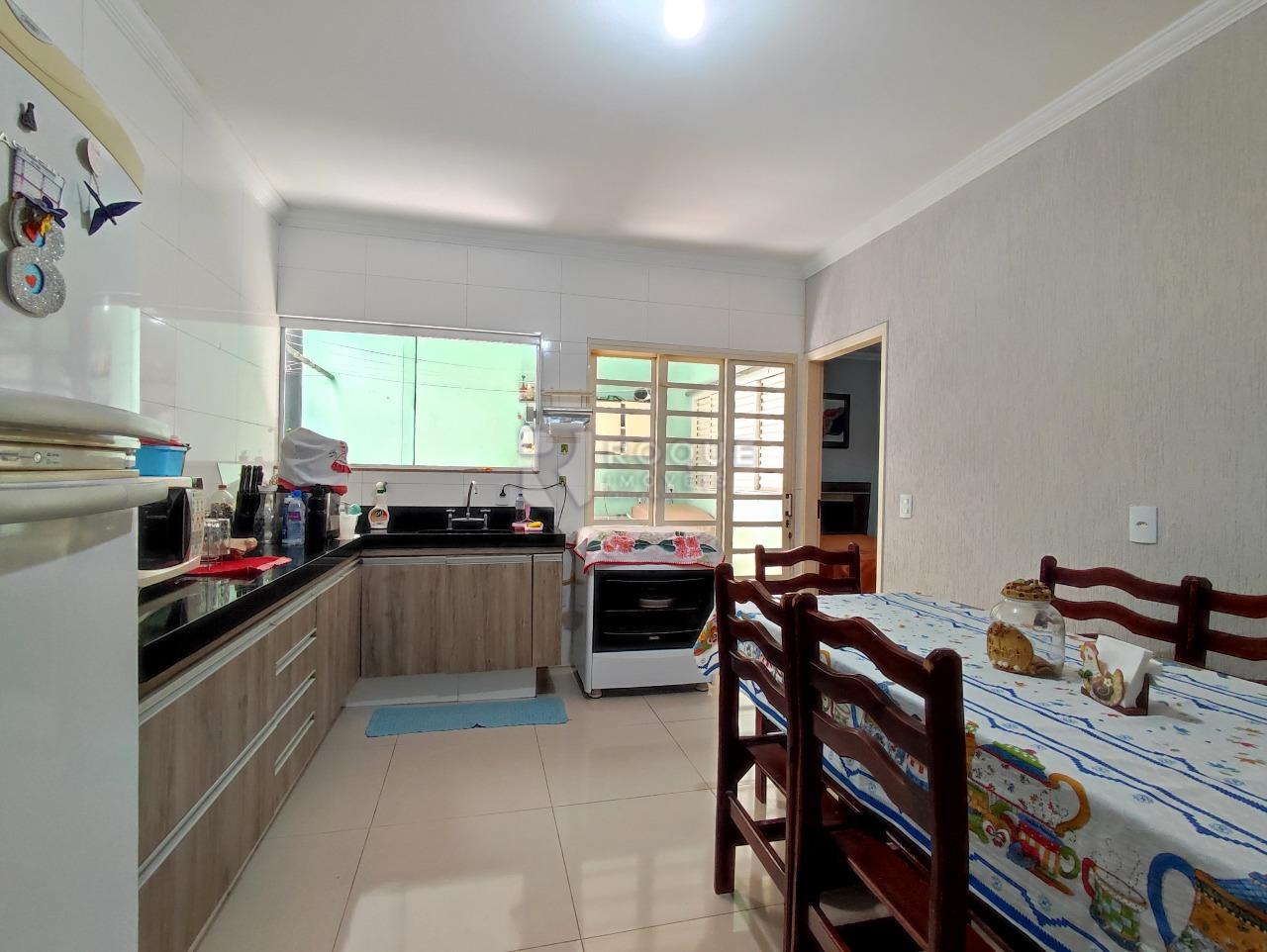 Casa Residencial à venda no bairro Jardim da Graminha: COZINHA