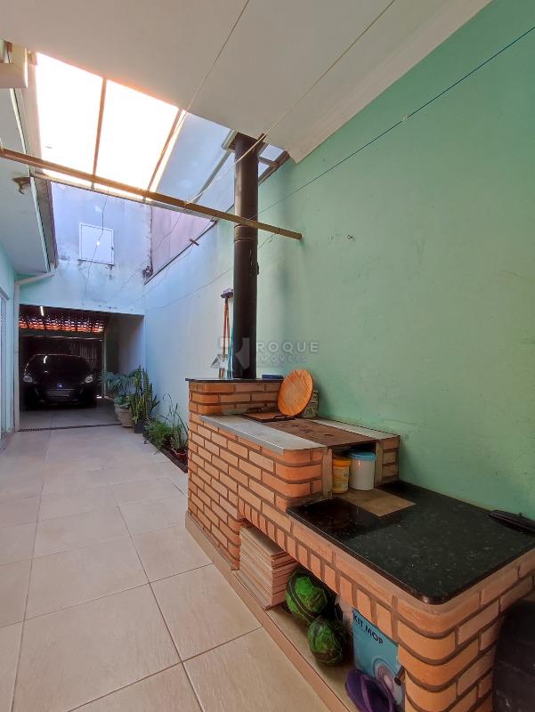 Casa Residencial à venda no bairro Jardim da Graminha: FOGÃO À LENHA