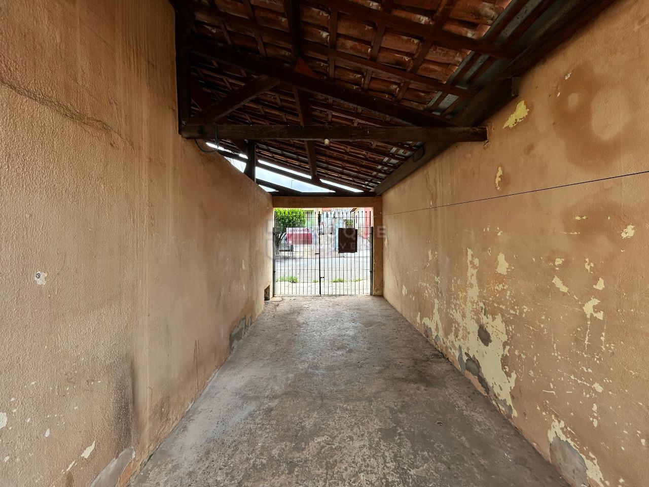 Casa Residencial para aluguel no bairro Jardim Ouro Verde: Garagem em comum