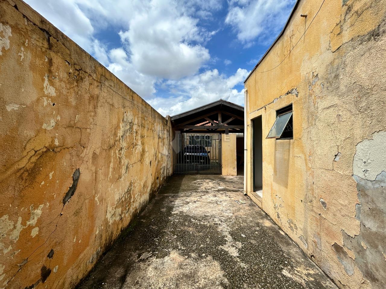 Casa Residencial para aluguel no bairro Jardim Ouro Verde: Garagem em comum