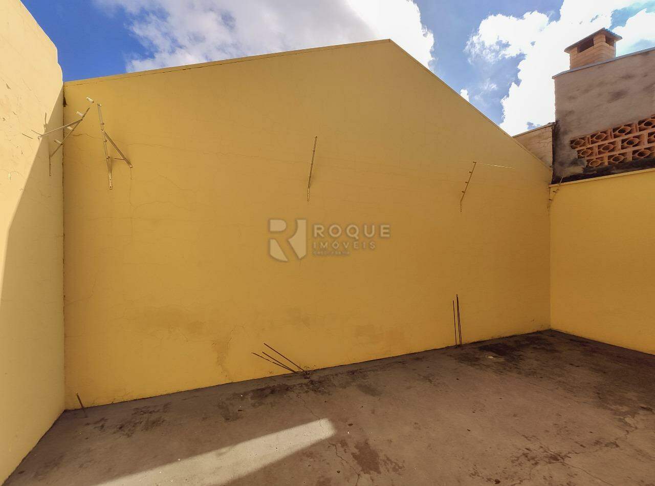 Casa Residencial para aluguel no bairro Jardim Ipanema: Fundo 