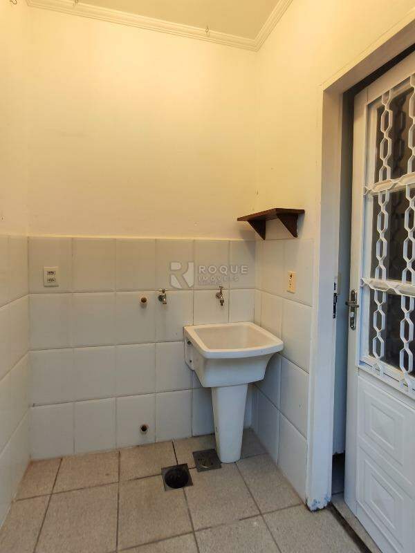 Casa em condomínio para aluguel no bairro Jardim Nossa Senhora de Fátima: Lavanderia