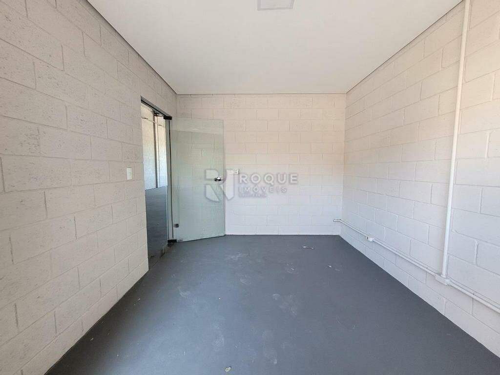 Barracão/Galpão para aluguel no bairro Jardim Porto Real IV: Sala 