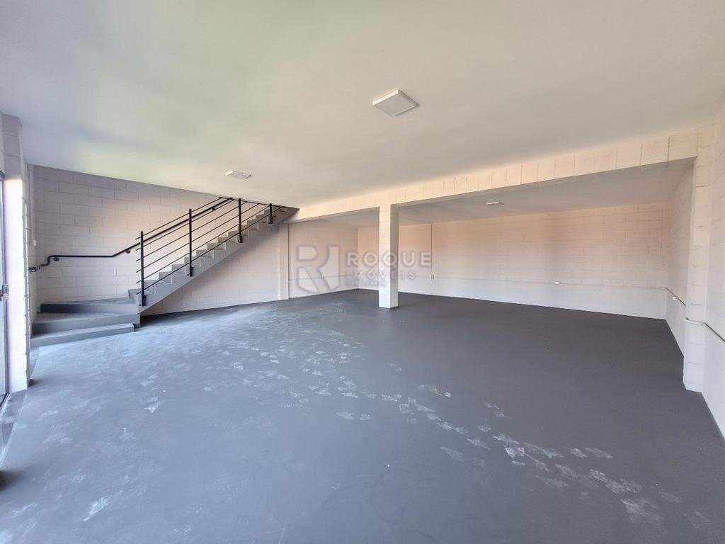 Barracão/Galpão para aluguel no bairro Jardim Porto Real IV: Salão inferior 