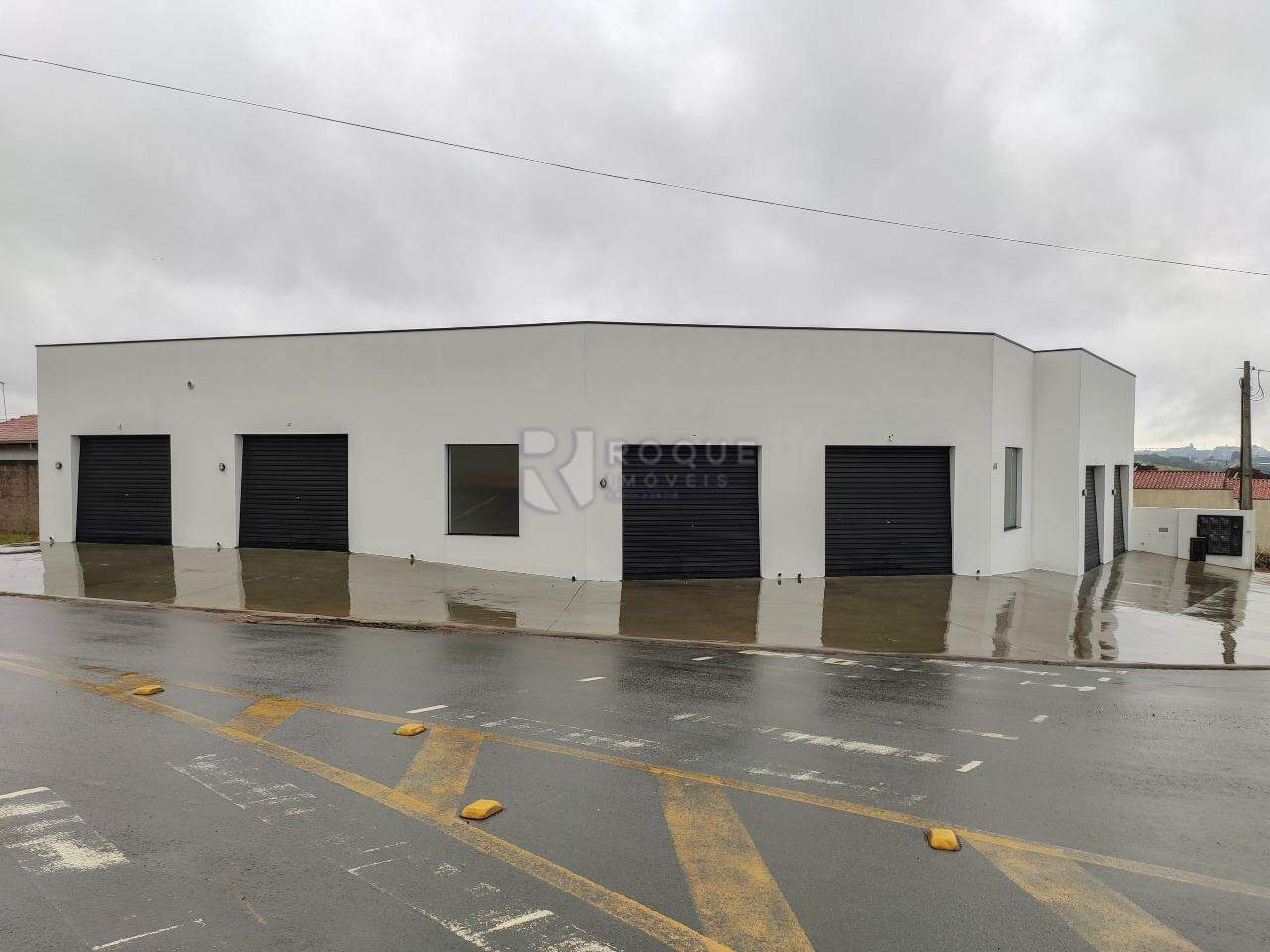 Salão para aluguel no bairro Parque Pompeo: Fachada toda