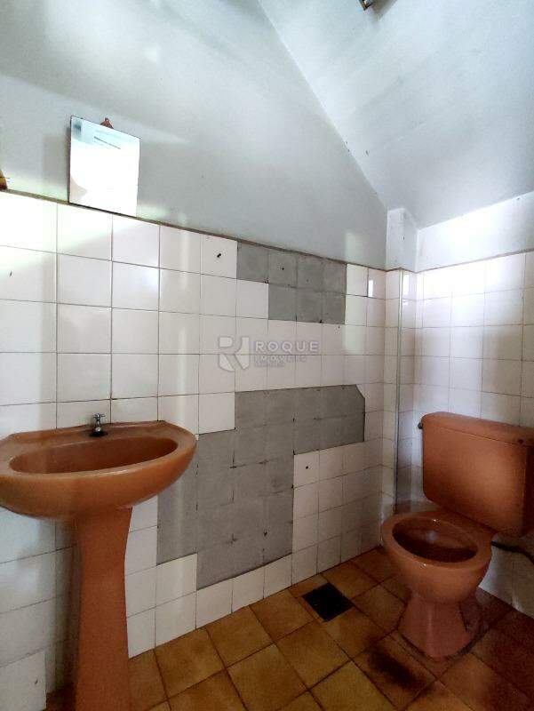 Casa Residencial à venda no bairro Vila Castelar: BANHEIRO SOCIAL SALÃO