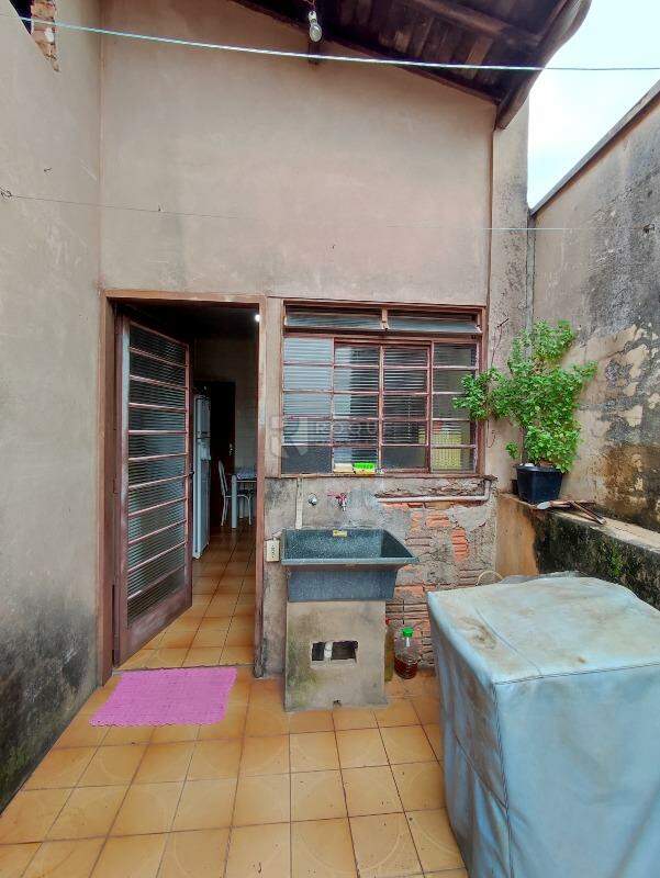 Casa Residencial à venda no bairro Vila Castelar: ÁREA DE SERVIÇO