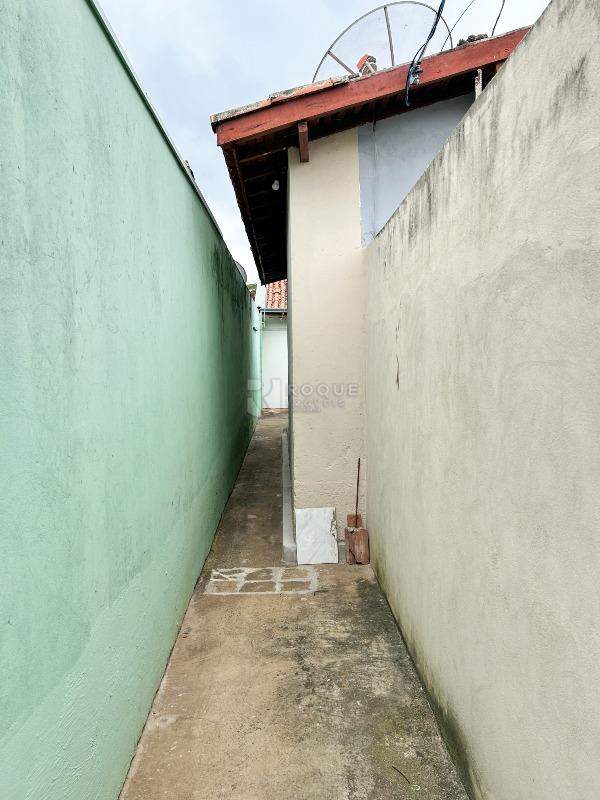 Casa Residencial para aluguel no bairro Parque Nossa Senhora das Dores: Corredor de acesso