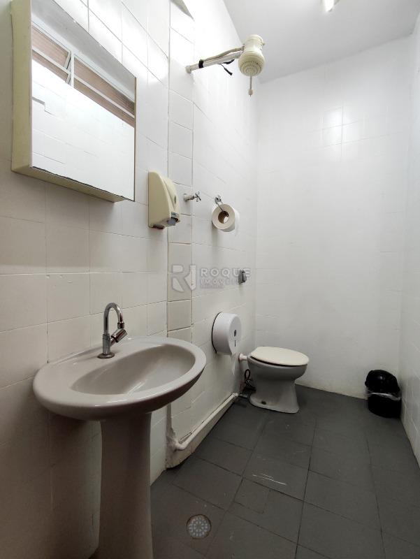 Barracão/Galpão à venda no bairro Cidade Jardim: BANHEIRO FEMININO LOJA