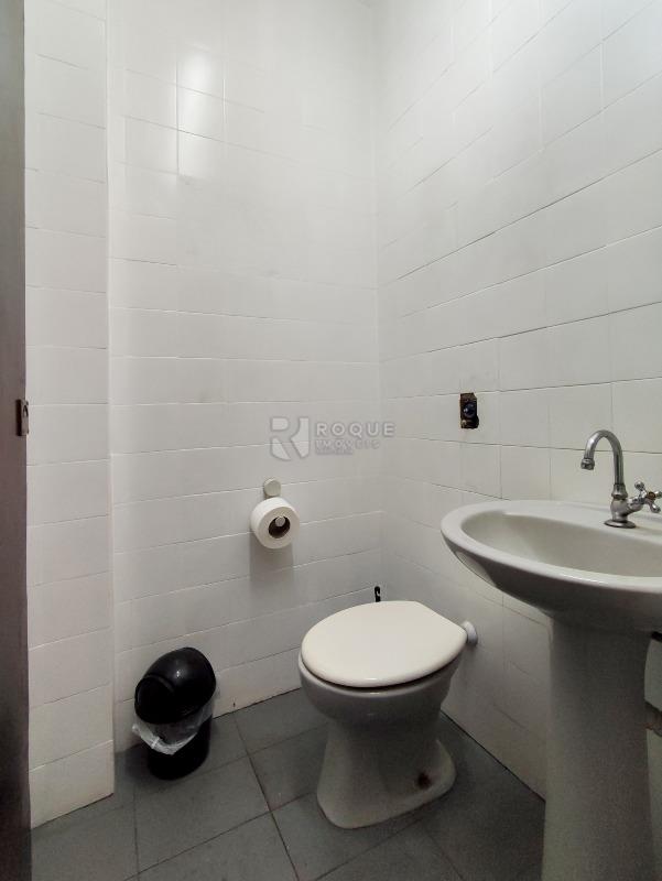 Barracão/Galpão à venda no bairro Cidade Jardim: BANHEIRO MASCULINO LOJA