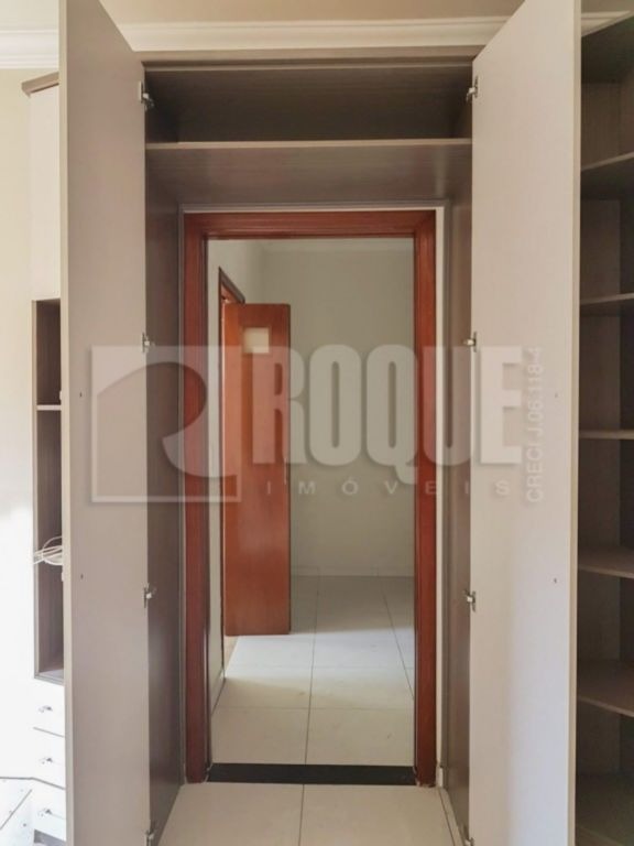 Casa Residencial à venda no bairro Jardim Gustavo Pecinini: Dormitório 3 suíte entrada