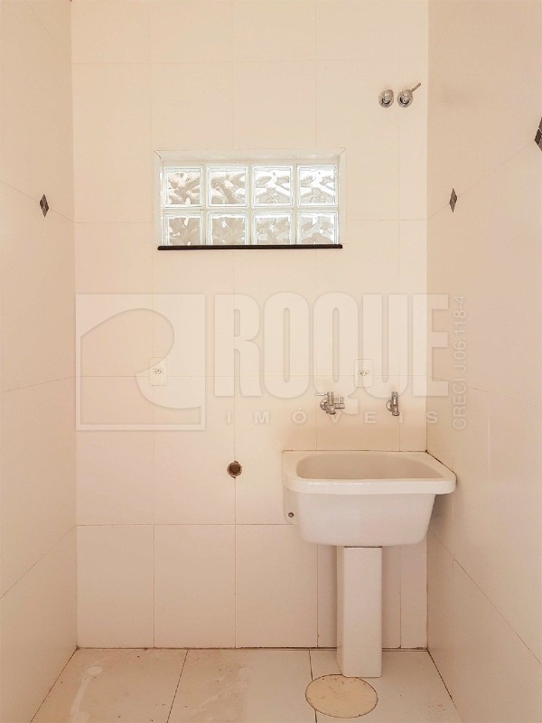 Casa Residencial à venda no bairro Jardim Gustavo Pecinini: Área de serviço