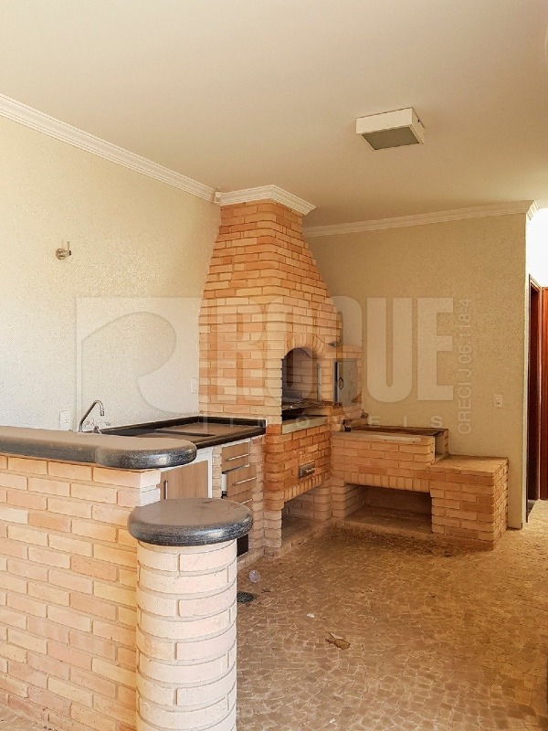 Casa Residencial à venda no bairro Jardim Gustavo Pecinini: Churrasqueira