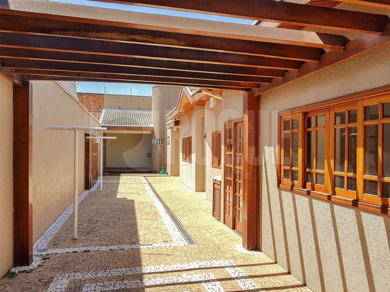 Casa Residencial à venda no bairro Jardim Gustavo Pecinini: Corredor outra vista