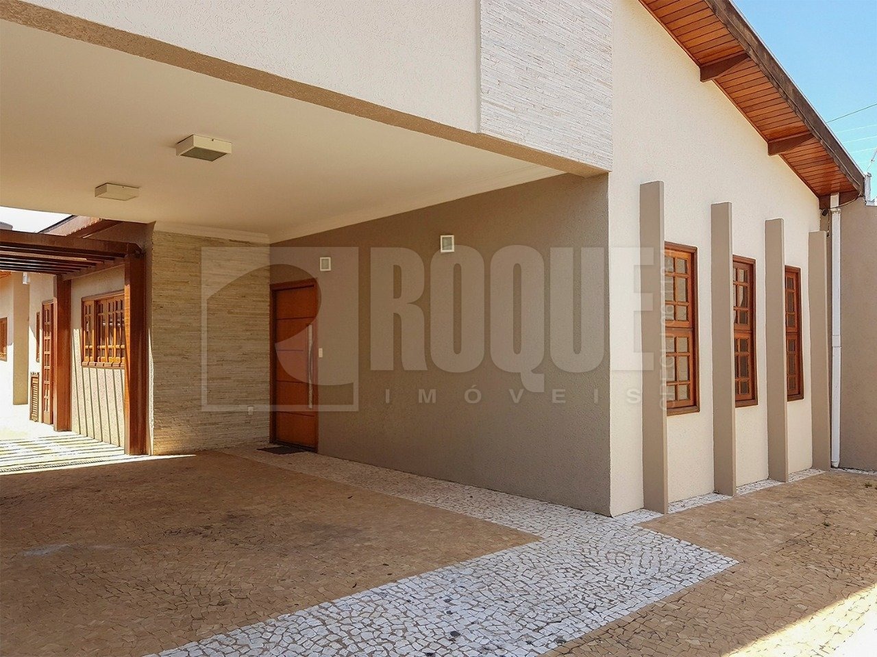 Casa Residencial à venda no bairro Jardim Gustavo Pecinini: Fachada interna