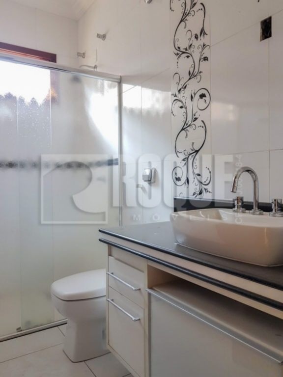 Casa Residencial à venda no bairro Jardim Gustavo Pecinini: Banheiro social