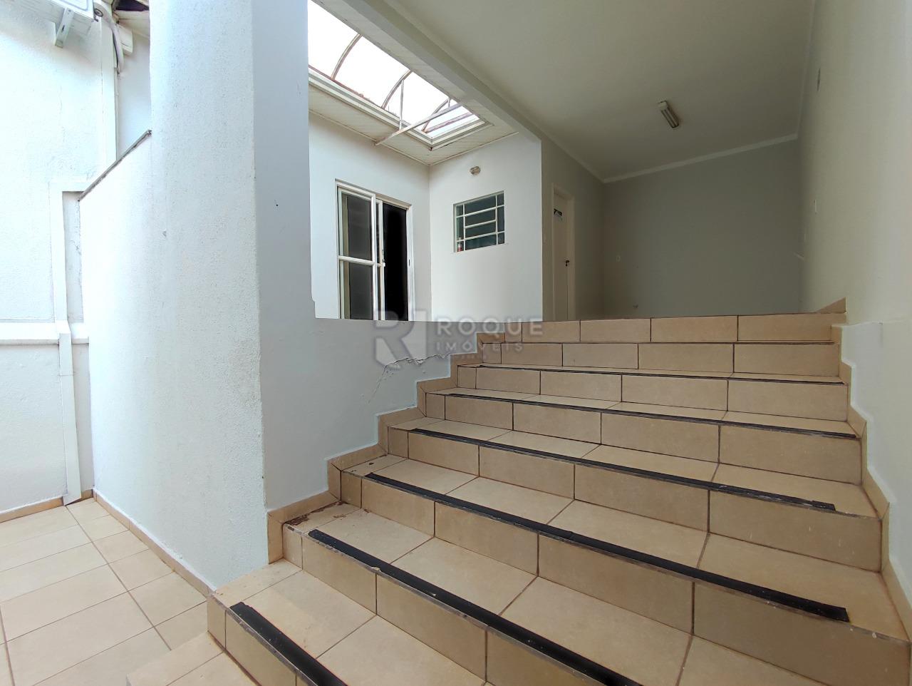 Casa Comercial à venda no bairro Centro: ACESSO SALA DE REUNIÃO