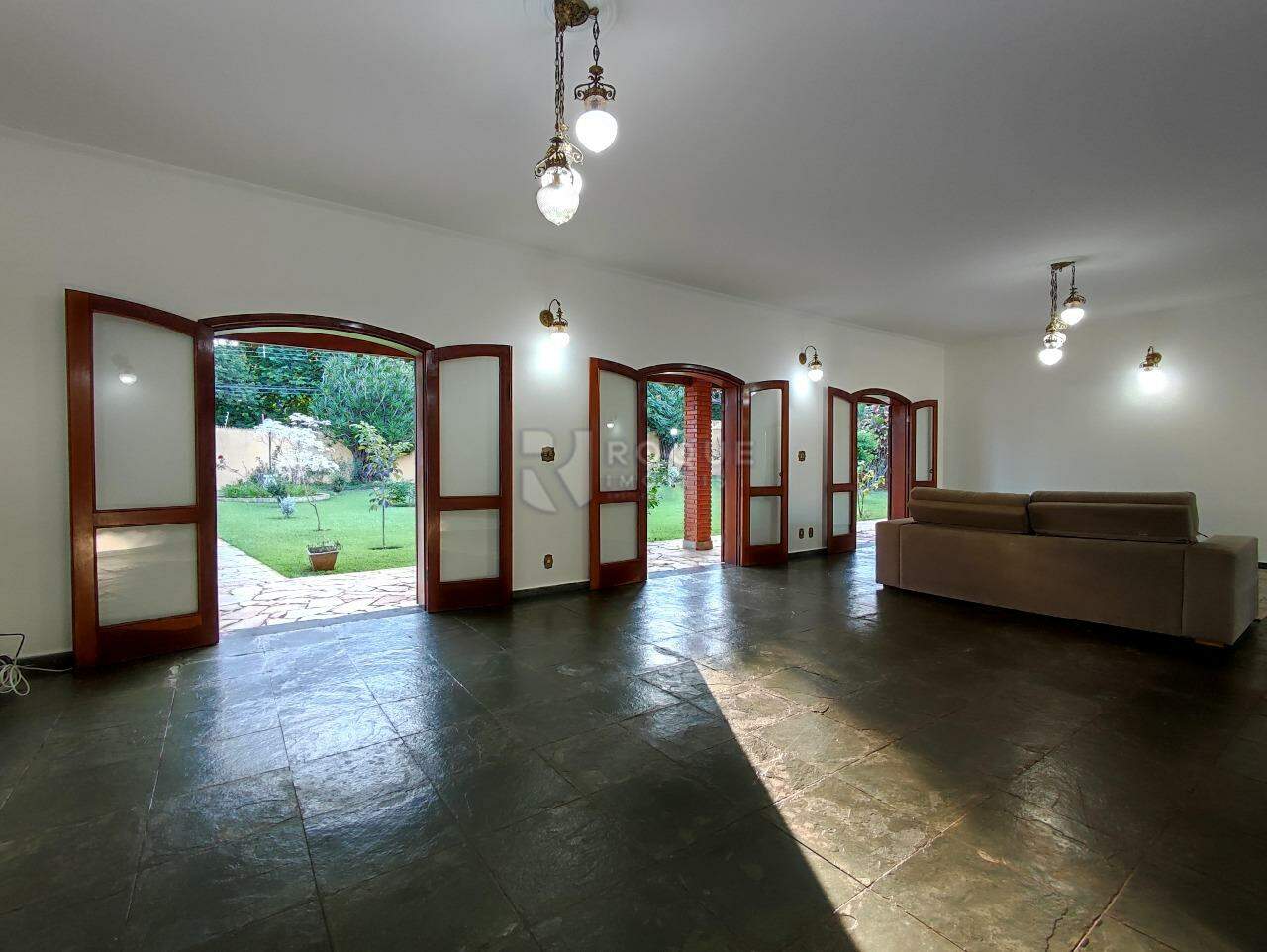 Casa em condomínio à venda no bairro Jardim Itapoã: SALA DE ESTAR