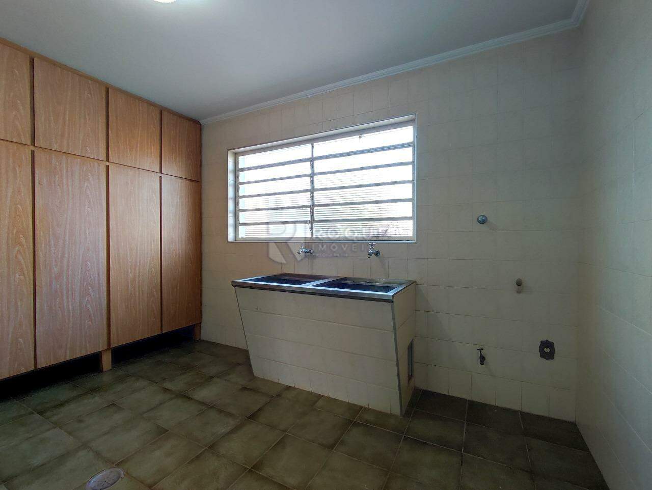 Casa em condomínio à venda no bairro Jardim Itapoã: LAVANDERIA