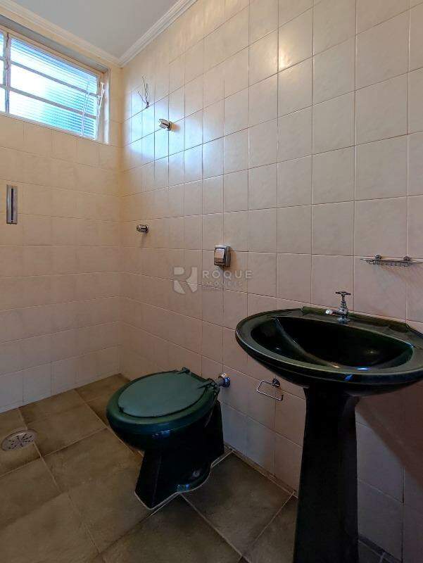 Casa em condomínio à venda no bairro Jardim Itapoã: BANHEIRO SOCIAL
