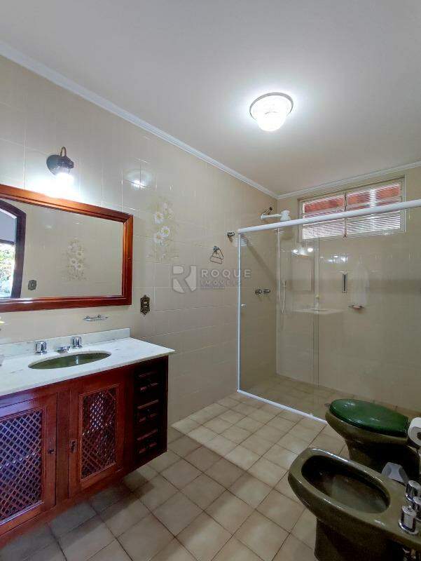 Casa em condomínio à venda no bairro Jardim Itapoã: BANHEIRO SUÍTE
