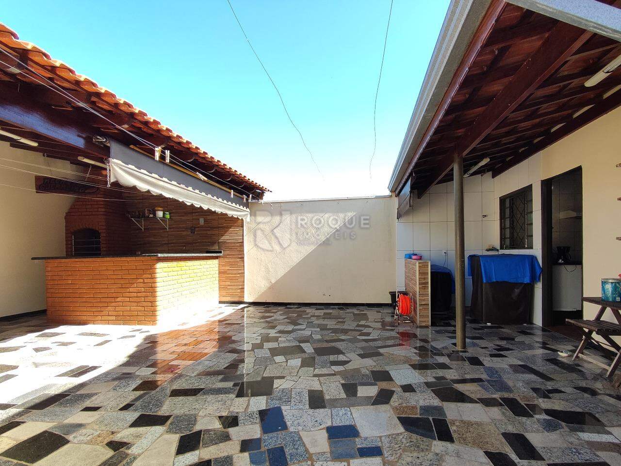 Casa Residencial à venda no bairro Jardim Residencial Graminha III: QUINTAL