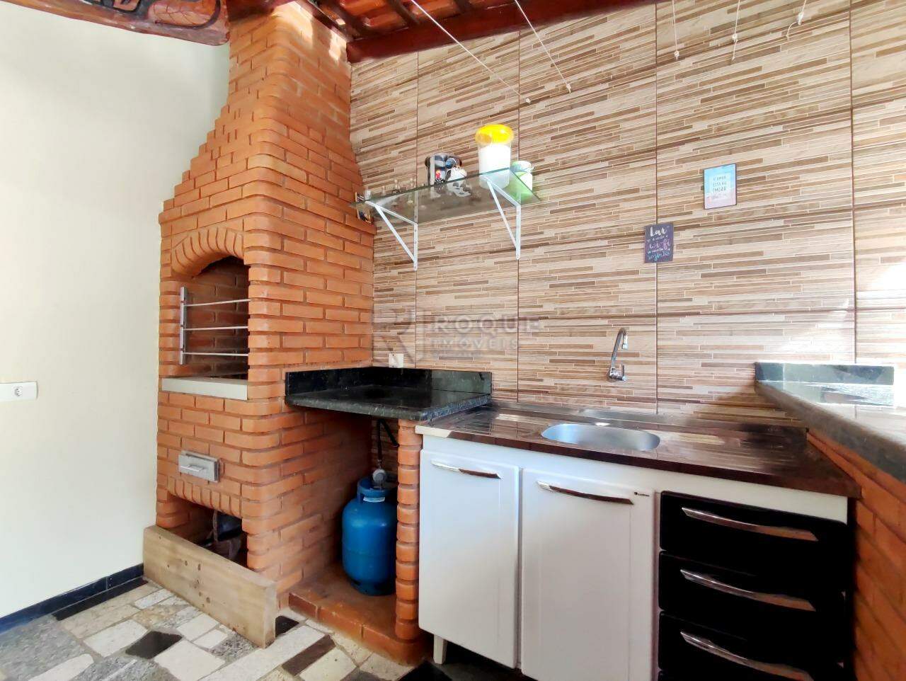 Casa Residencial à venda no bairro Jardim Residencial Graminha III: CHURRASQUEIRA