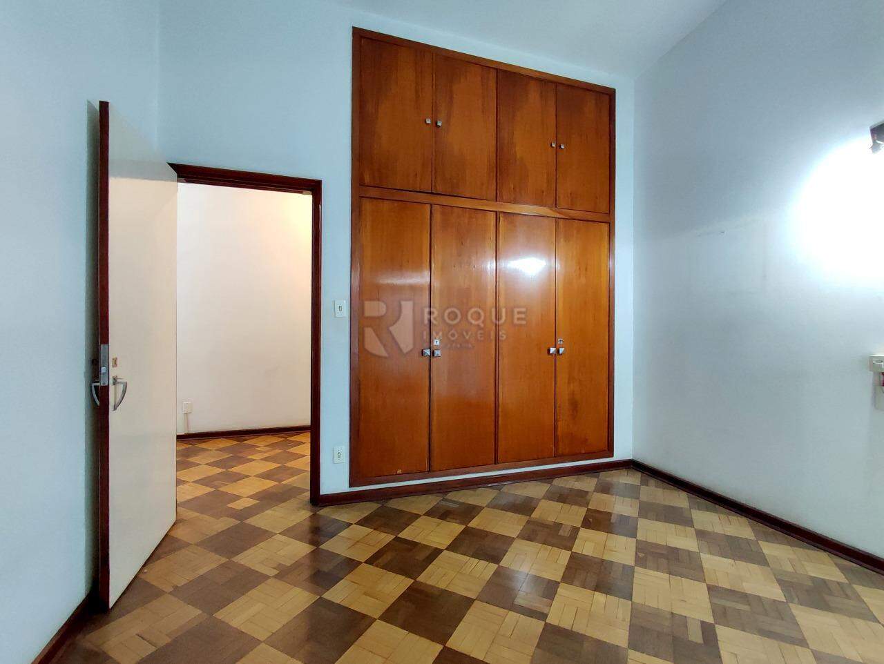 Casa Residencial à venda no bairro Centro: 