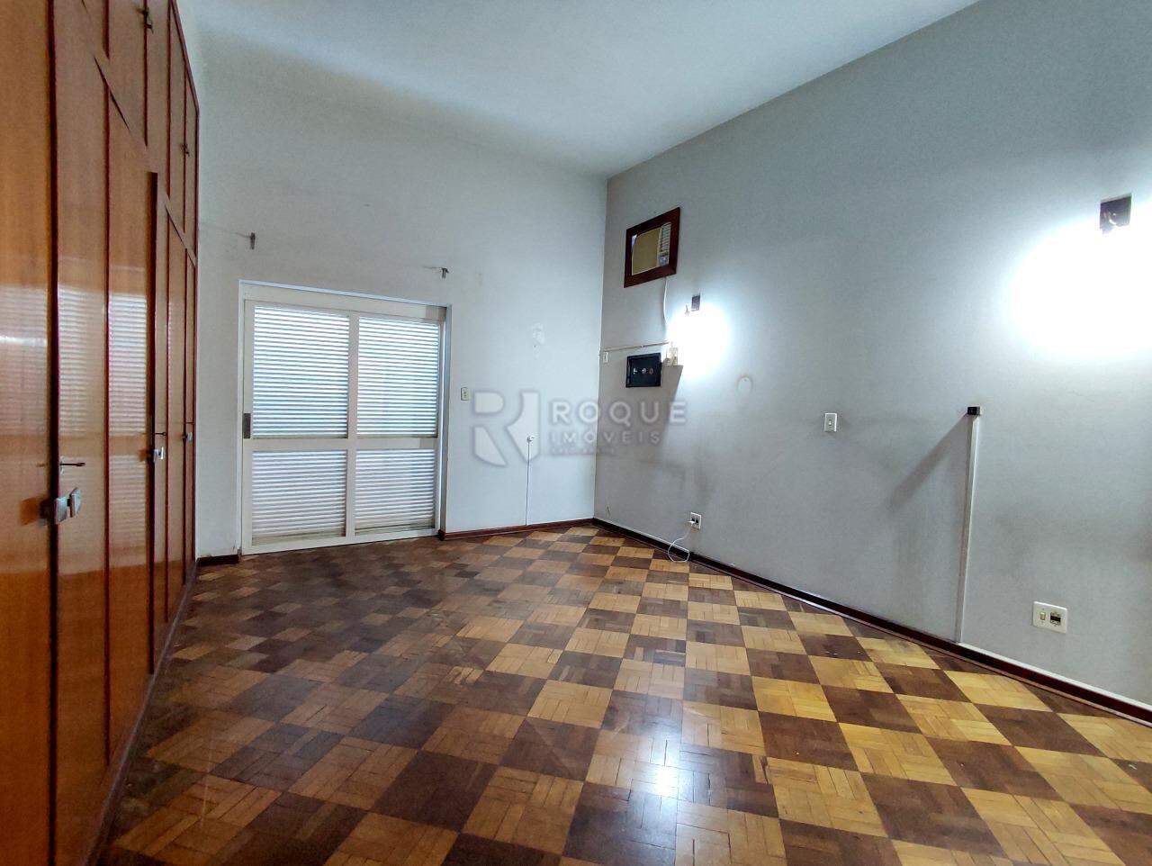 Casa Residencial à venda no bairro Centro: 