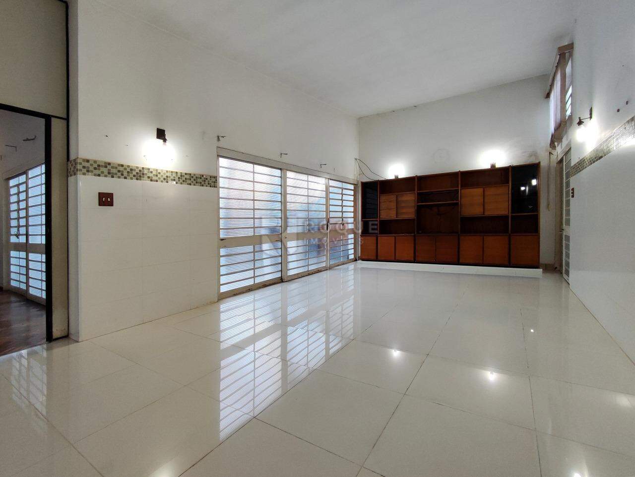 Casa Residencial à venda no bairro Centro: 
