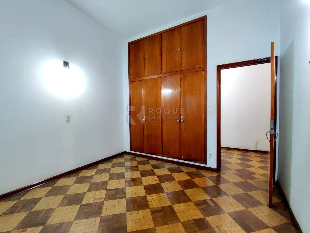 Casa Residencial à venda no bairro Centro: 