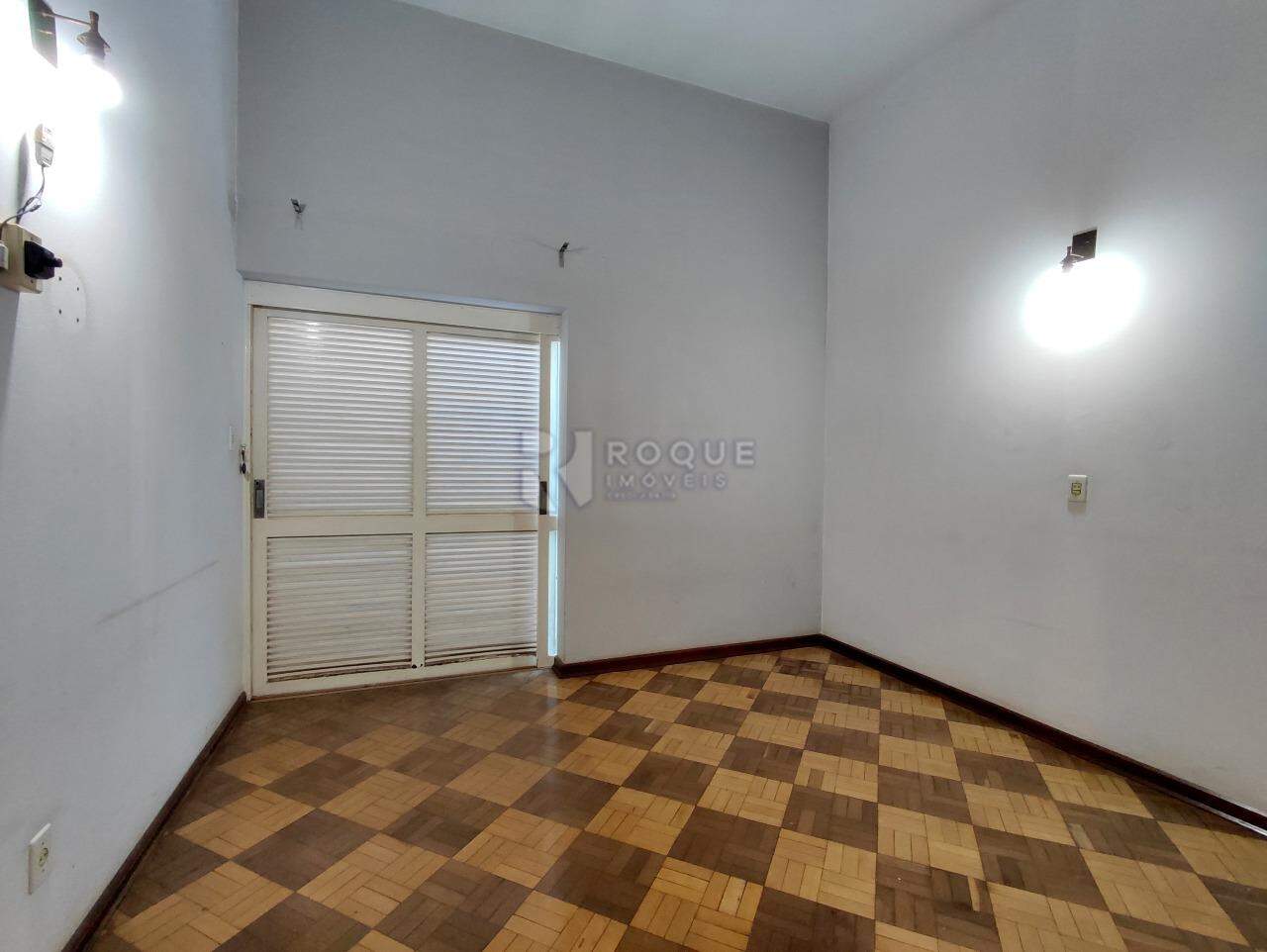Casa Residencial à venda no bairro Centro: 
