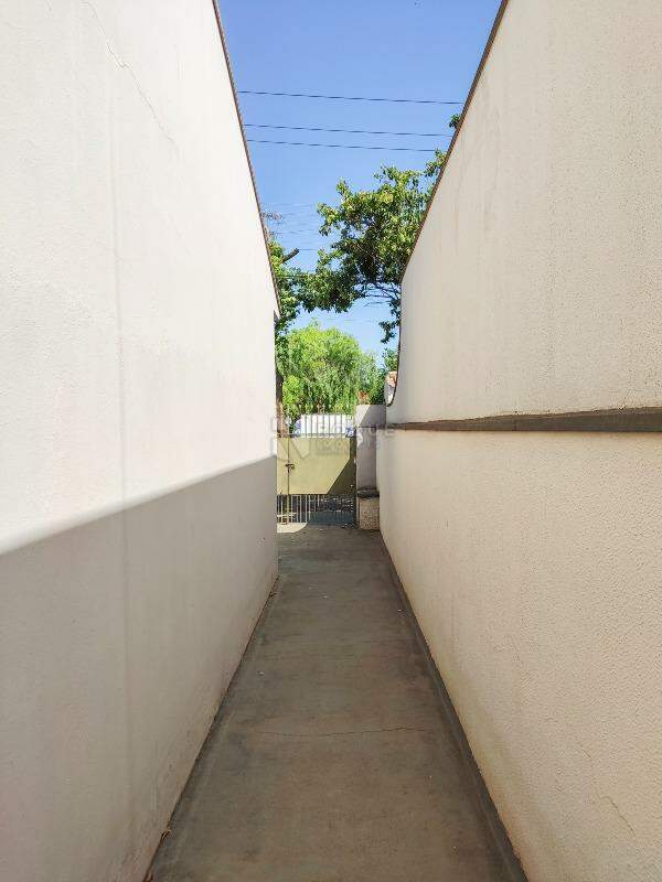 Casa Residencial para aluguel no bairro Jardim Paulista: Corredor de acesso 
