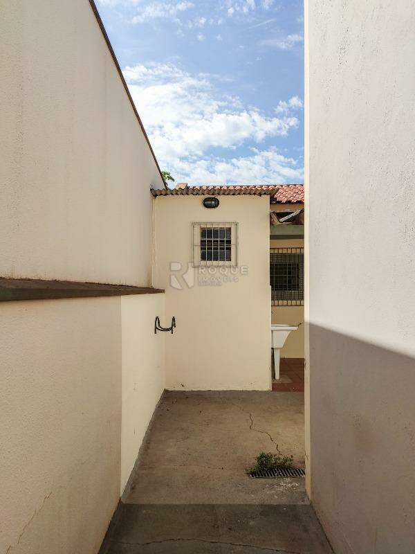 Casa Residencial para aluguel no bairro Jardim Paulista: Corredor de acesso 