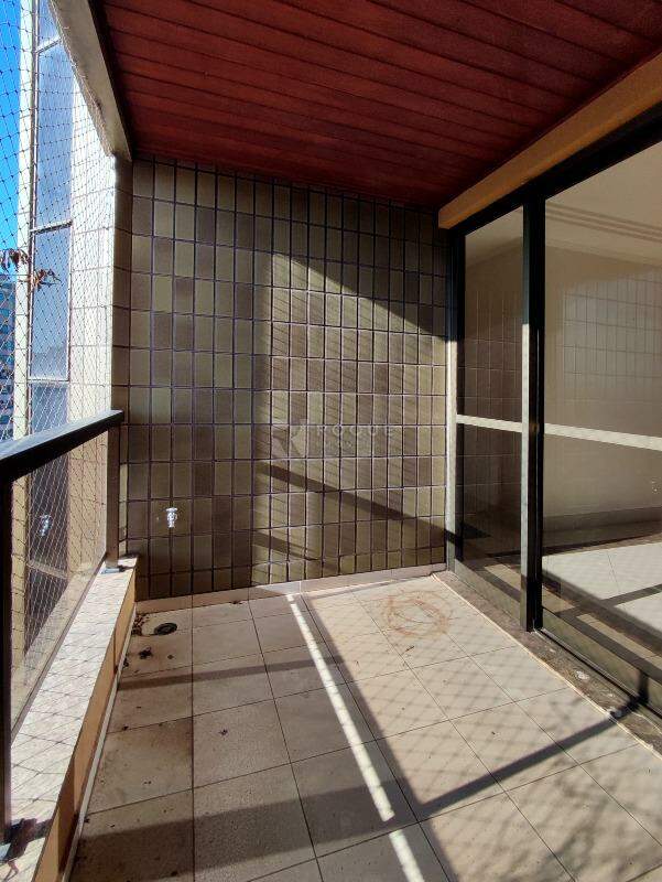 Apartamento à venda no bairro Centro: SACADA DA SALA