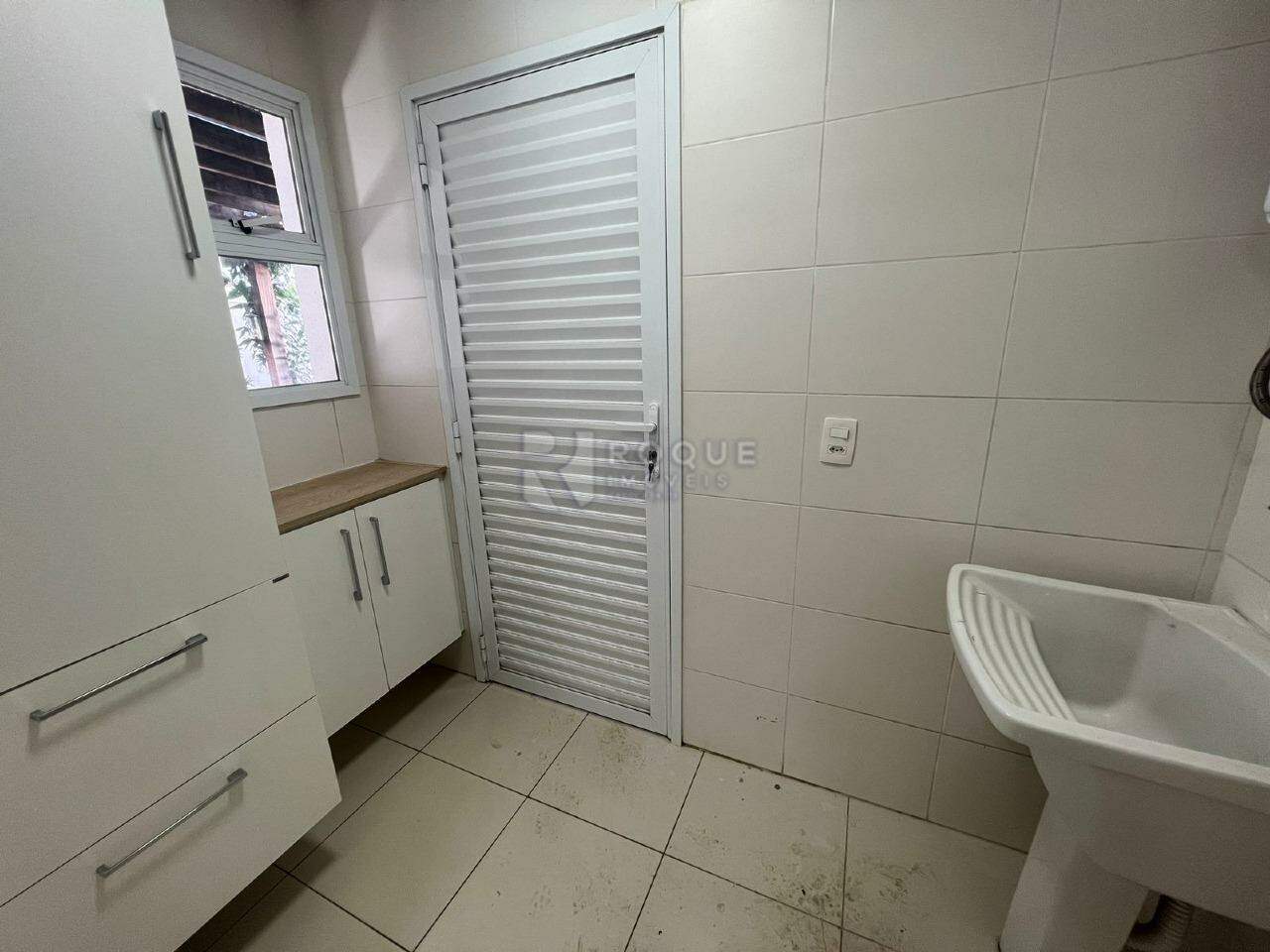 Casa em condomínio à venda no bairro Jardim Montezuma: ÁREA DE SERVIÇO