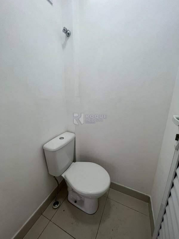 Casa em condomínio à venda no bairro Jardim Montezuma: BANHEIRO EXTERNO