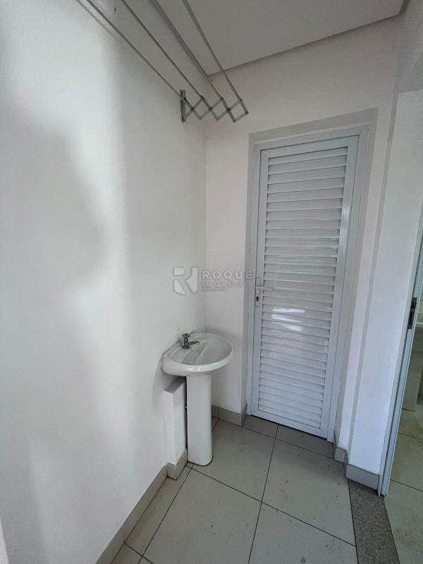 Casa em condomínio à venda no bairro Jardim Montezuma: LAVATÓRIO BANHEIRO EXTERNO