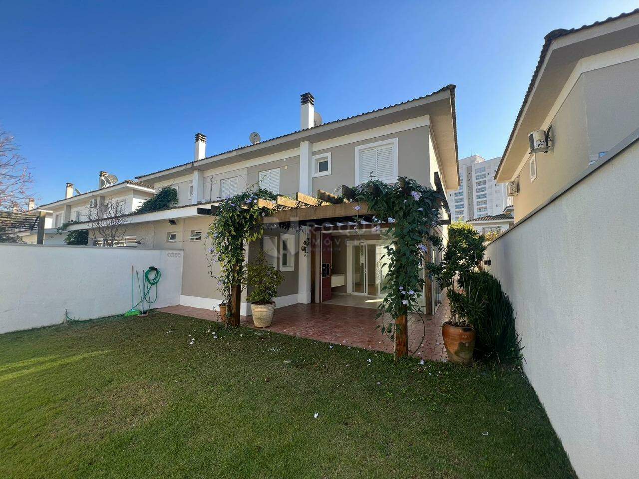 Casa em condomínio à venda no bairro Jardim Montezuma: