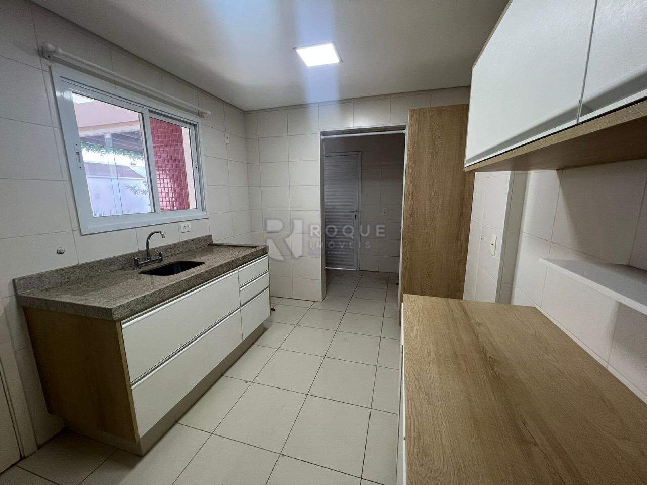 Casa em condomínio à venda no bairro Jardim Montezuma: