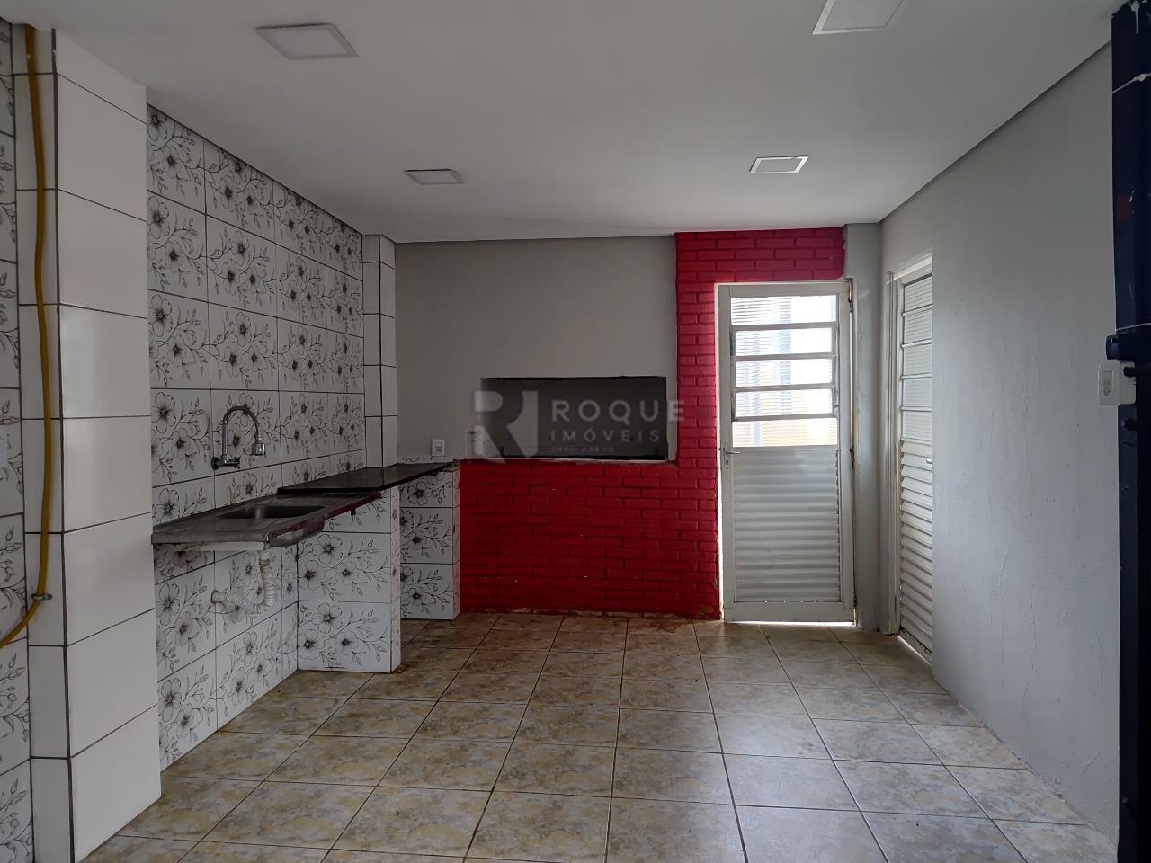 Casa Residencial para aluguel no bairro Vila Esteves: Cozinha fundos