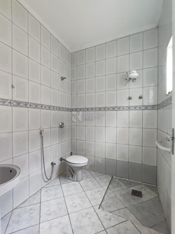 Casa Residencial para aluguel no bairro Vila Esteves: Wc social 