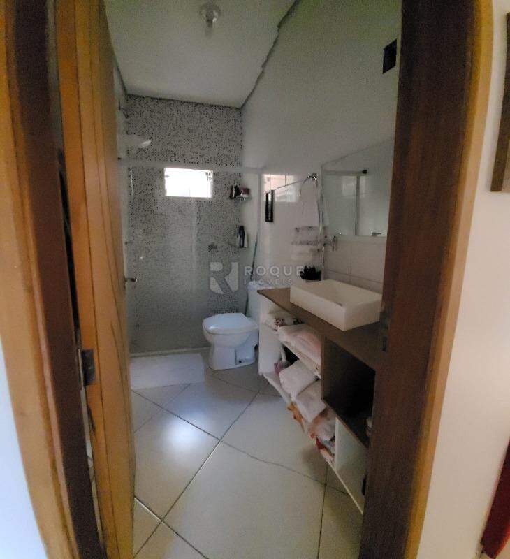 Casa Residencial à venda no bairro Jardim Residencial Alto do Flamboyant: Banheiro Social - Sobrado