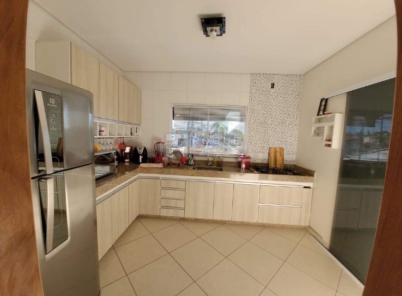 Casa Residencial à venda no bairro Jardim Residencial Alto do Flamboyant: Cozinha - Sobrado