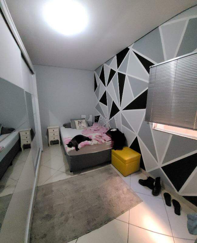 Casa Residencial à venda no bairro Jardim Residencial Alto do Flamboyant: Quarto 2 - Sobrado