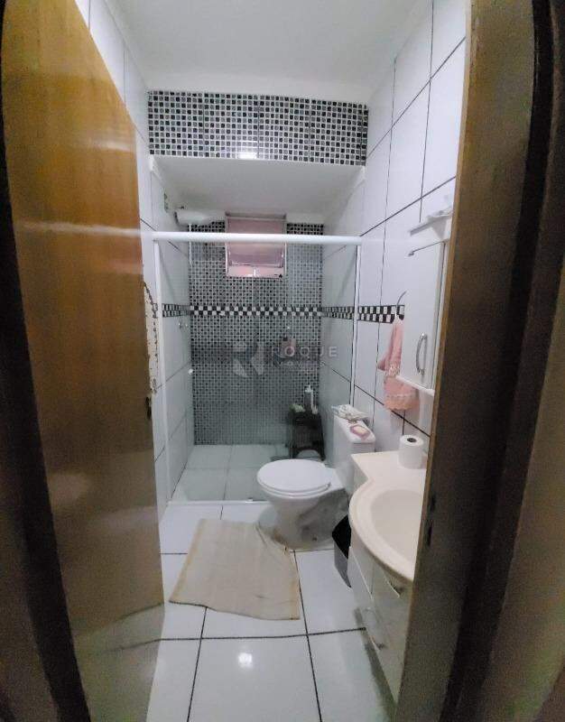 Casa Residencial à venda no bairro Jardim Residencial Alto do Flamboyant: Banheiro Social - Casa Térrea